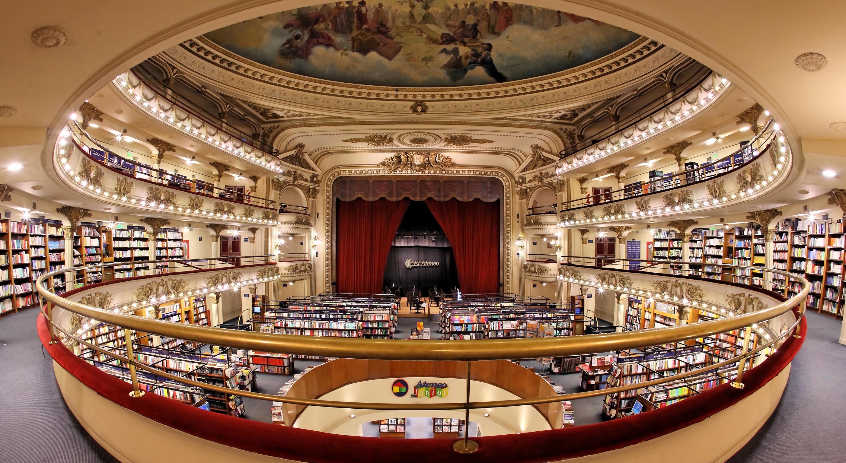 La librería más linda del mundo cumple 20 años