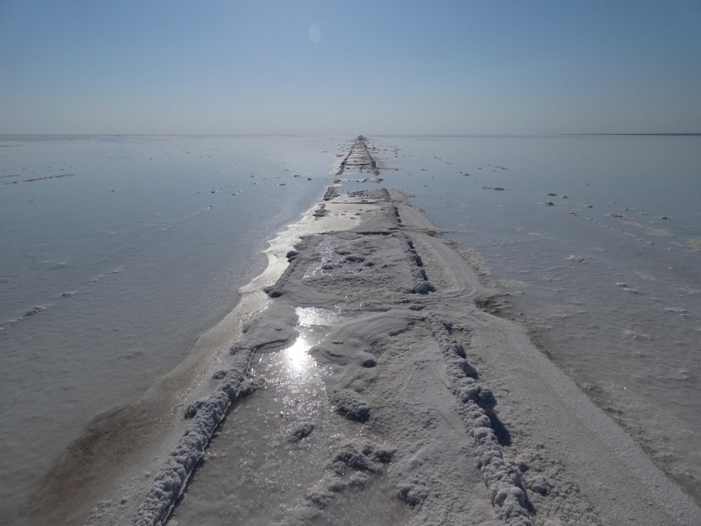 Salinas Grandes, un gigantesco espejo de sal