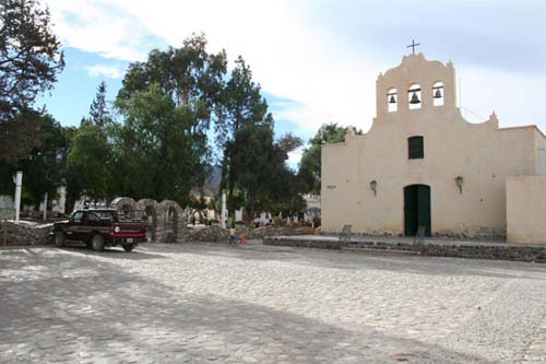 Una estampa colonial al pie de la puna

