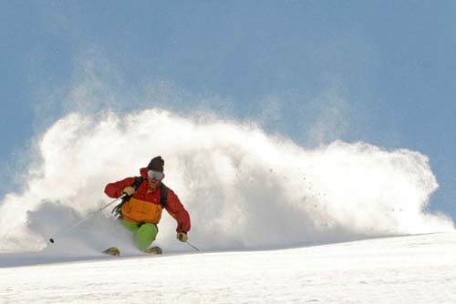 Empezaron los preparativos para la temporada de esquí en el centro de La Hoya
