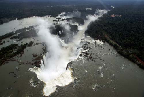 Habrá vuelos directos entre Iguazú y España