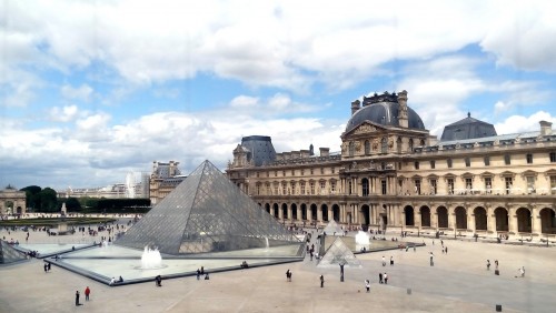 Ahora el Louvre se visita también de noche