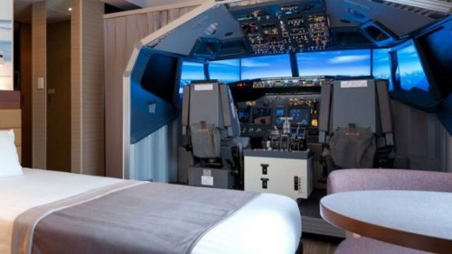 Un cockpit de avión en la habitación