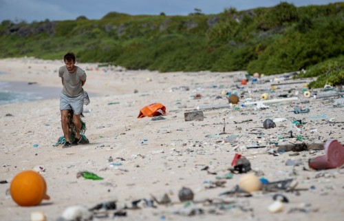 De playas paradisíacas a basural de plásticos