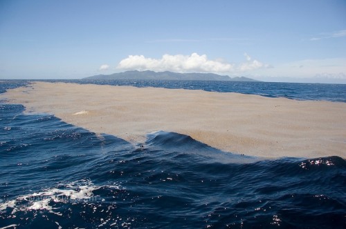 Una isla de piedra pómez grande como Buenos Aires está flotando sobre el Pacifico 