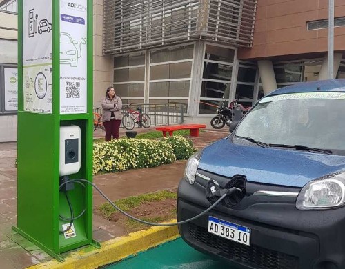 Se podrán cargar autos eléctricos en Neuquén