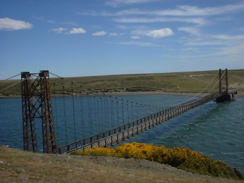 Bodie Creek: un puente colgante en las Malvinas