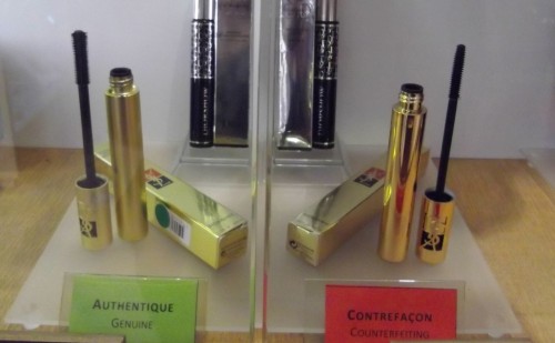 La falsificación se exhibe en París