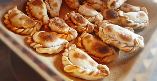 Empanadas y carnaval retro en Roque Pérez