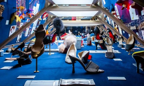 Los zapatos de Louboutin se exhiben en París