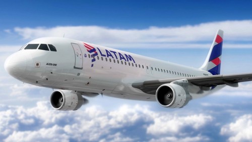 Latam reprograma todos sus vuelos sin cargo