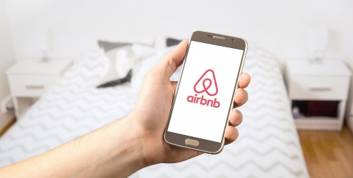 Airbnb desbloquea fondos millonarios para sus huéspedes