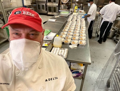 Delta Airlines dona toneladas de comida 