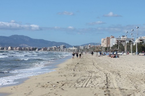 Vamos a la playa... guardando distancia, en España