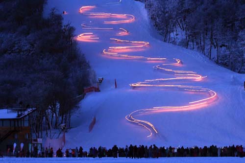 Una bajada de antorchas para abrir la temporada de nieve

