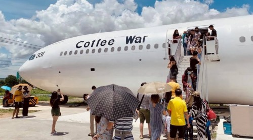 Transforman un avión en café para los nostálgicos de los vuelos