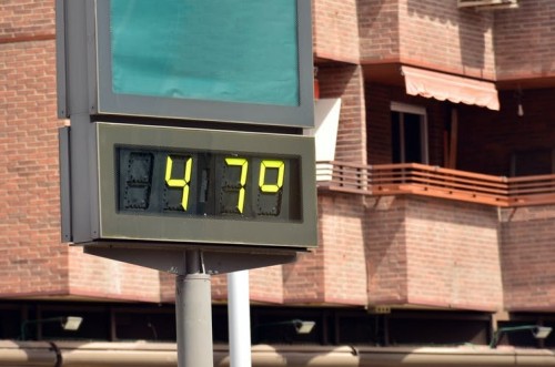 ¿Dónde es mejor afrontar las olas de calor y frío, en las ciudades o en los pueblos?