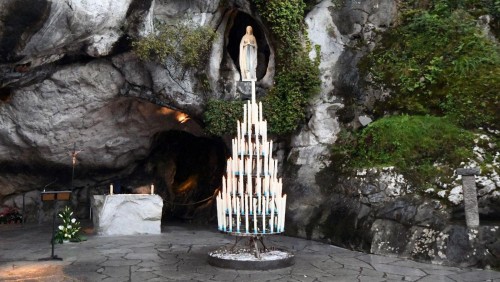 Luego de dos años: abre de nuevo la gruta de Lourdes