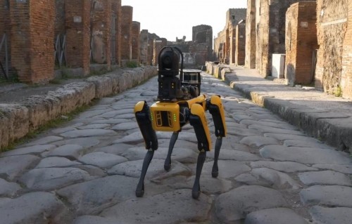 Un perro-robot vigila las ruinas de Pompeya