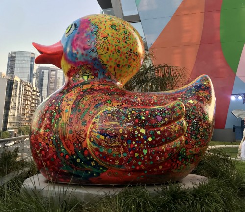 Una obra de arte lúdica y sofisticada en el SLS Puerto Madero