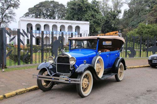 Un city-tour a bordo de un Ford A de los años 1920
