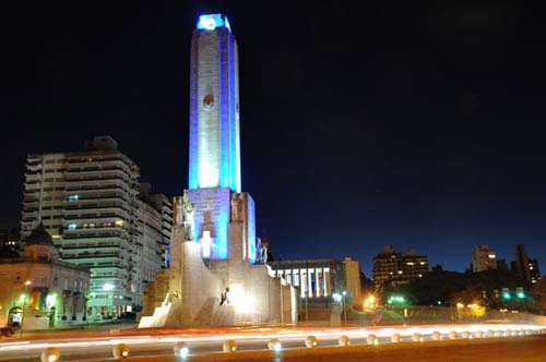La ciudad festeja la creación de la bandera con una fiesta en el río, la costa y el cielo
