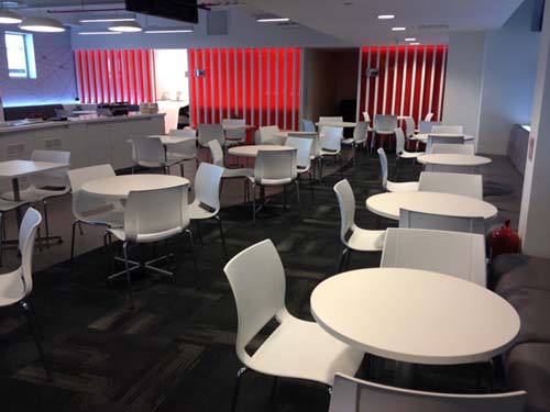 Inauguró sala VIP en el aeropuerto de Santiago de Chile
