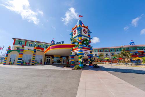 El 15 de mayo 2015 abre el hotel del parque Legoland Florida
