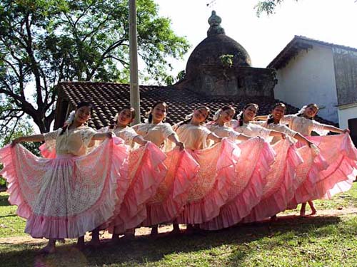 Shows folklóricos en principales restaurantes paraguayos
