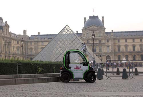 Una visita por la capital francesa en autitos ecológicos

