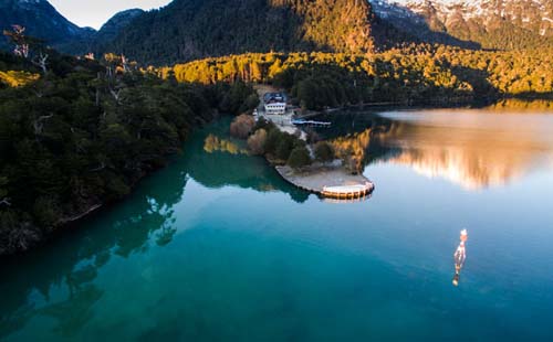 Reabre el histórico hotel a orillas del lago Nahuel Huapi
