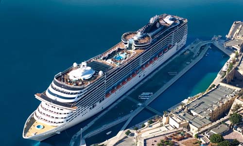 Llega el barco de cruceros más grande que haya entrado en el puerto de Buenos Aires
