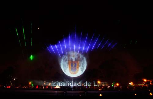 Lima presenta la pantalla de agua más grande del mundo

 
