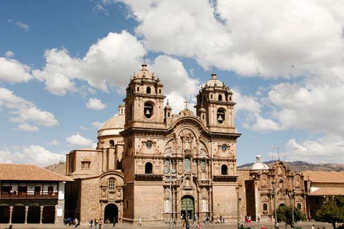 El fervor de Semana Santa en Cuzco
