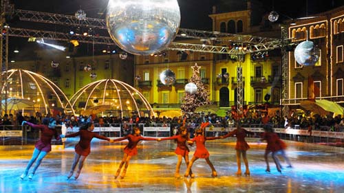 La plaza de Locarno se transformó en una pista de patinaje
