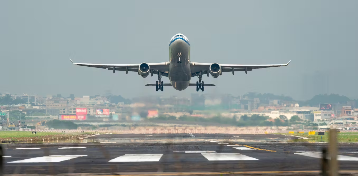 ¿Cuántas emisiones evitaríamos si dejásemos de viajar en avión?