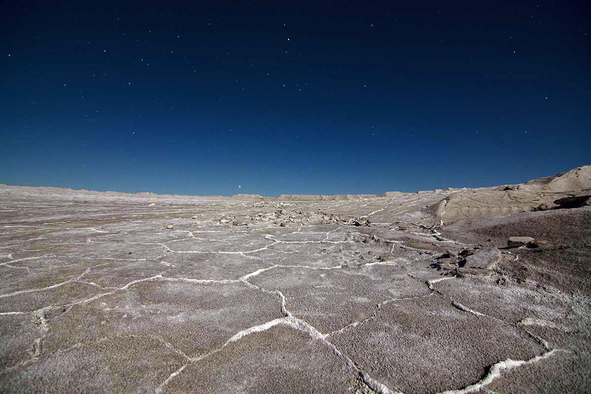 Salinas del Gualicho: un desierto de sal bajo las estrellas en Río Negro