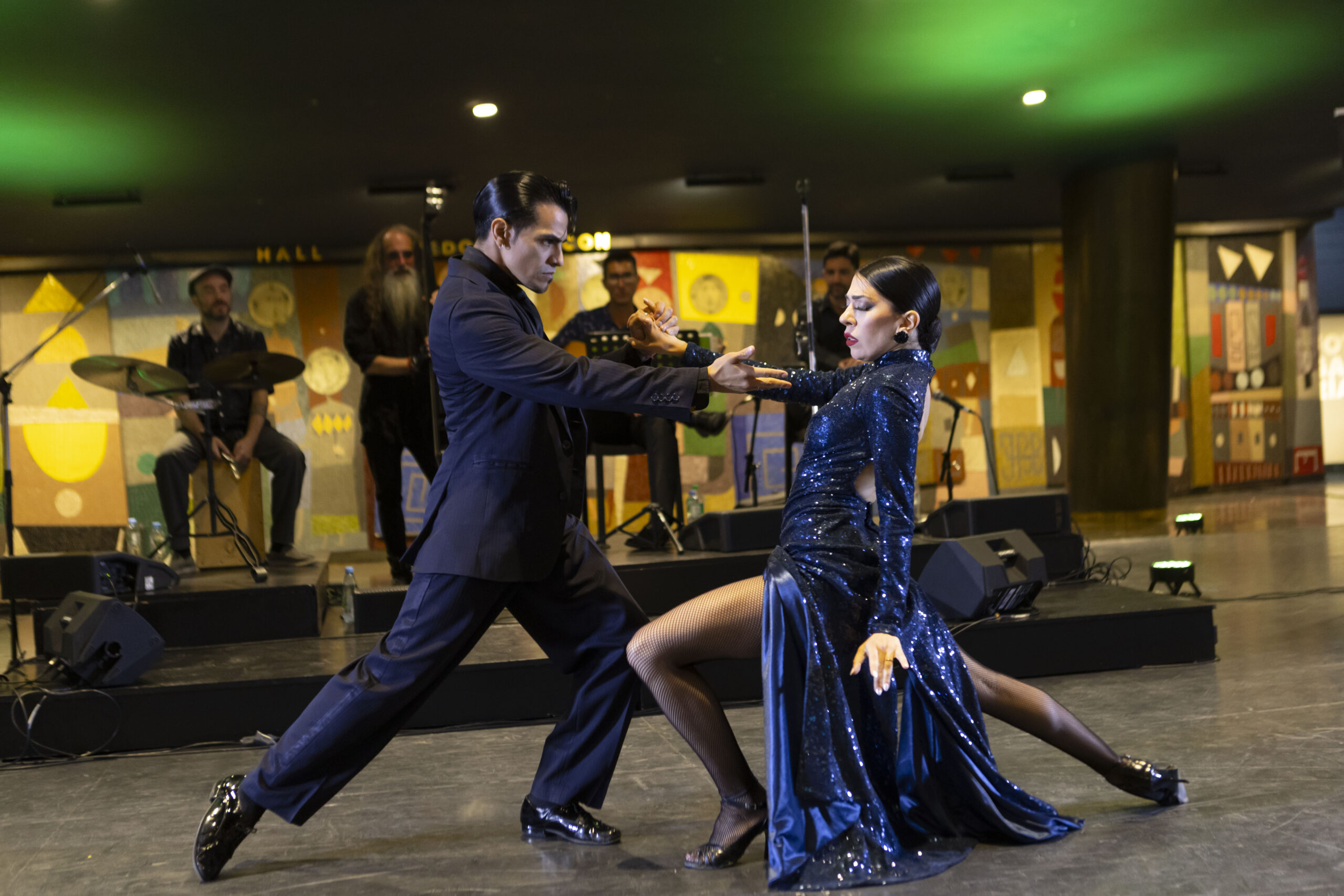 Con Corrientes 24 hs: Buenos Aires se vive de noche con música, cine y milonga bajo las estrellas