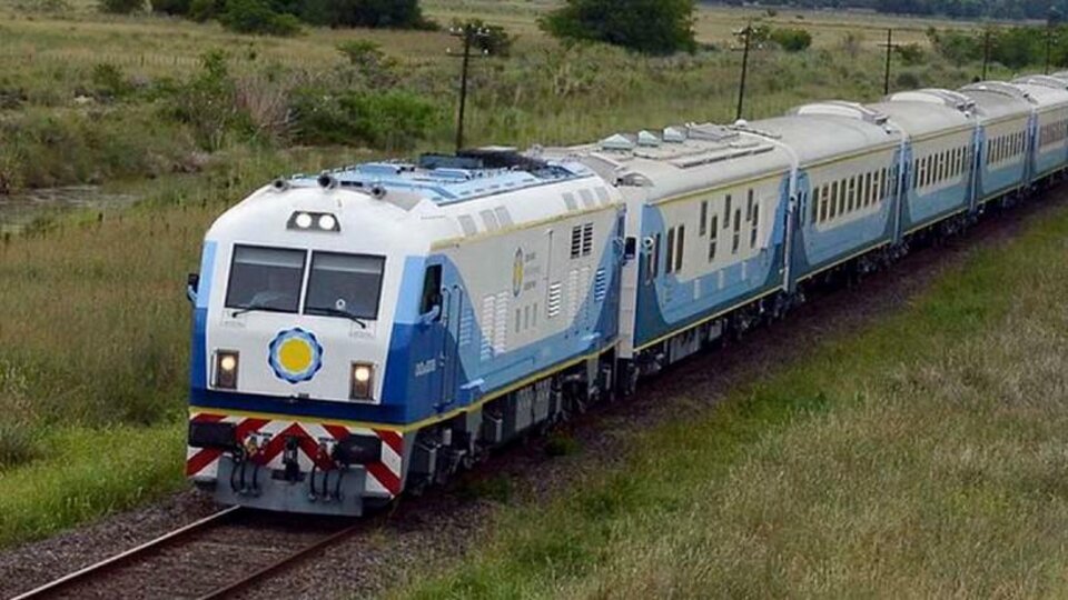 Cómo es el viaje en tren más largo de la Argentina, entre Buenos Aires y Tucumán