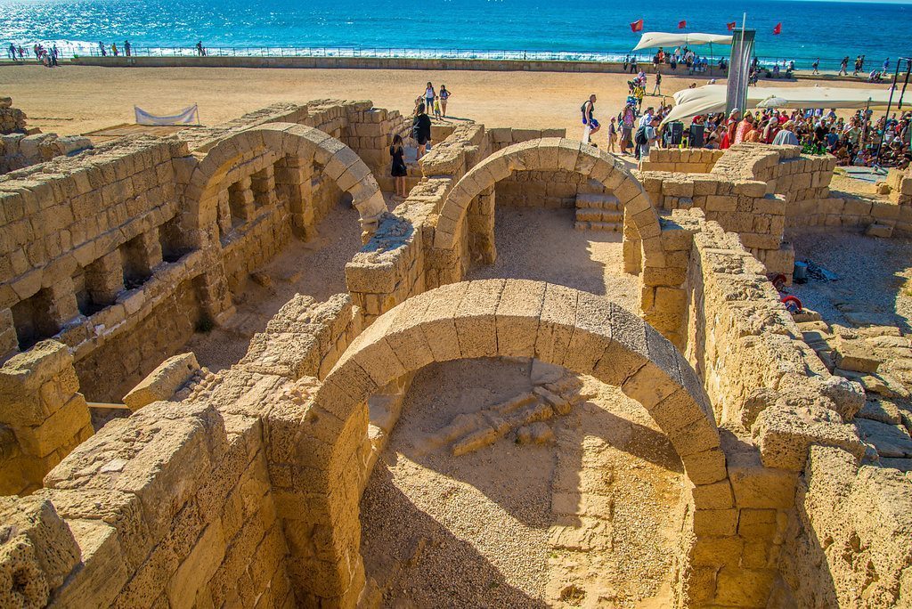 Una guía completa de Cesarea, el parque arqueológico israelí donde se viaja a los tiempos del Imperio Romano