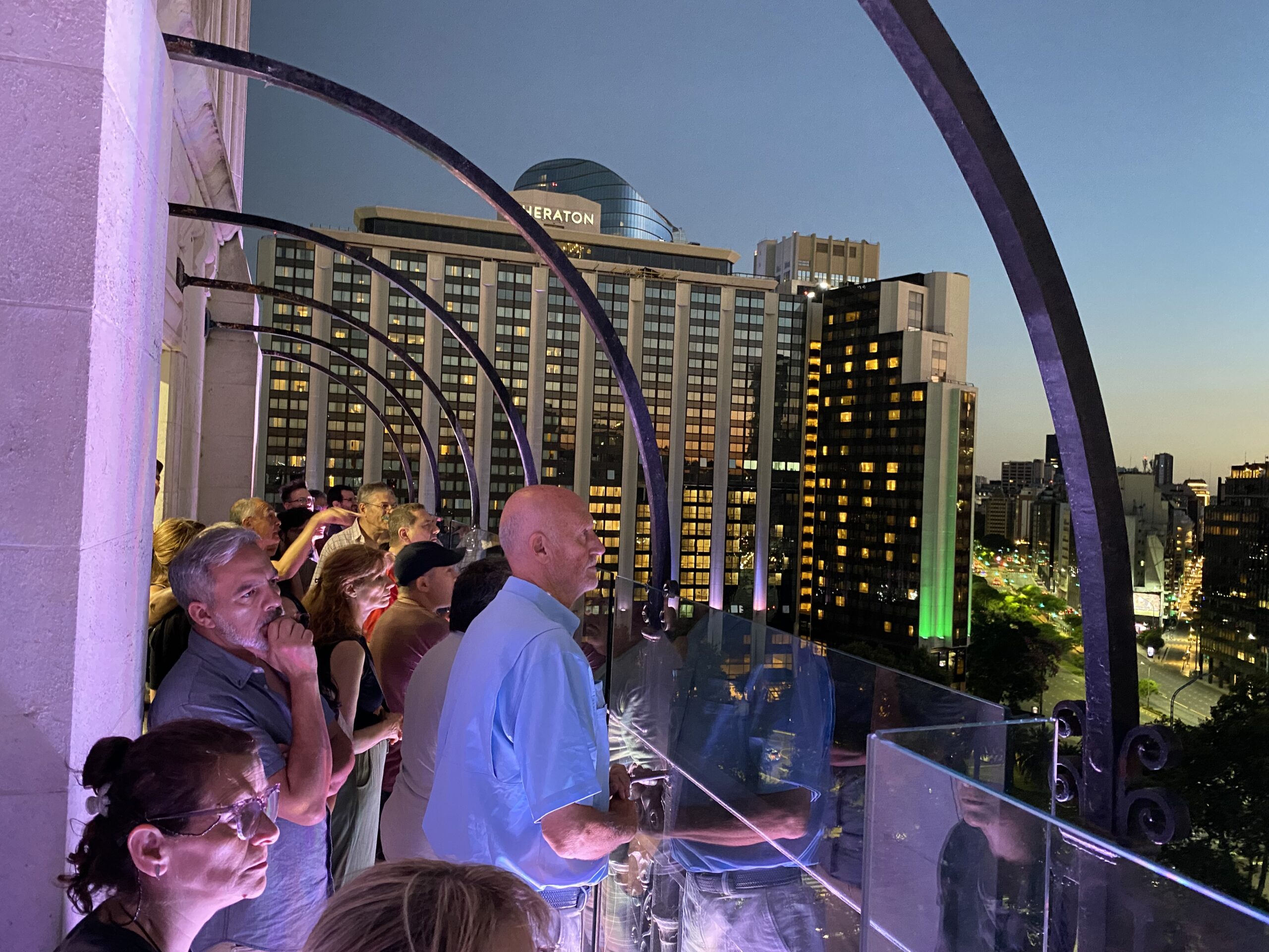 La Torre Monumental de Buenos Aires abre su mirador para visitarlo bajo la luz de la luna