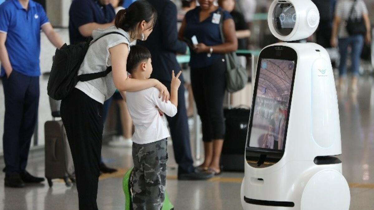 Robots en aeropuertos: cómo mejoran la experiencia del pasajero