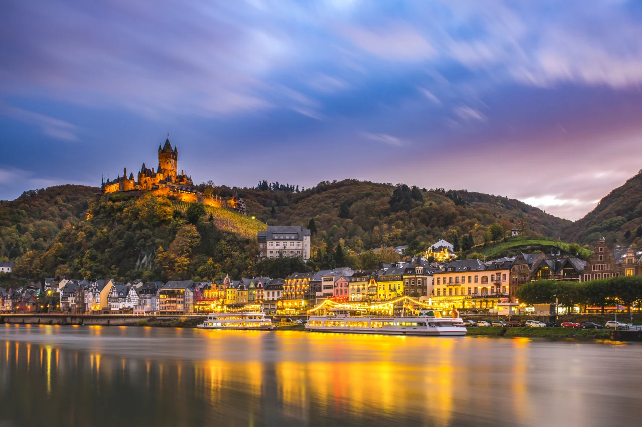 Turismo Romantasy: la nueva tendencia global de viajes inspirados en fantasía y romance