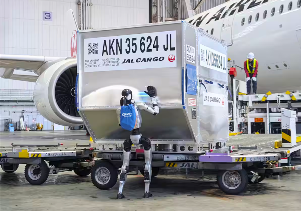 Japan Airlines prueba robots humanoides para cargar equipaje en el aeropuerto de Tokio-Haneda