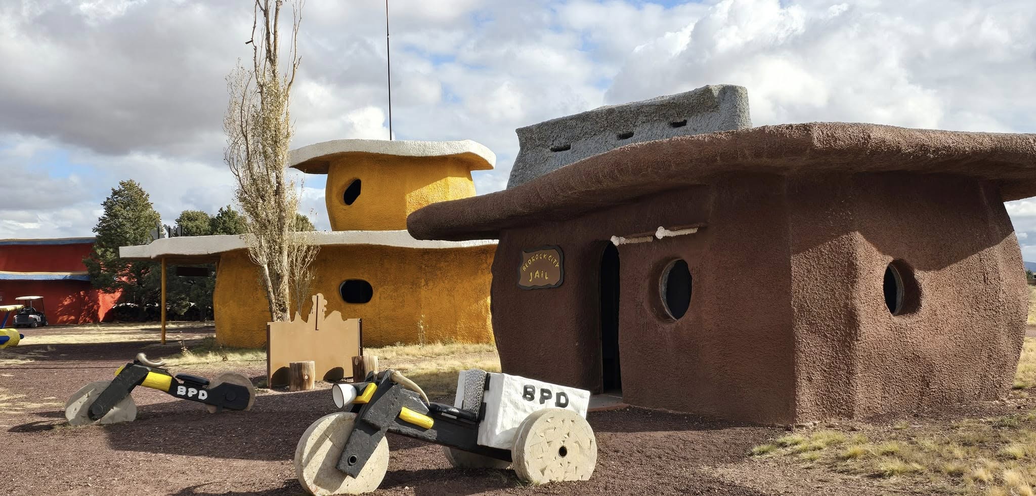 Bedrock City: el parque temático desafectado de Los Picapiedra en Arizona que se niega a desaparecer