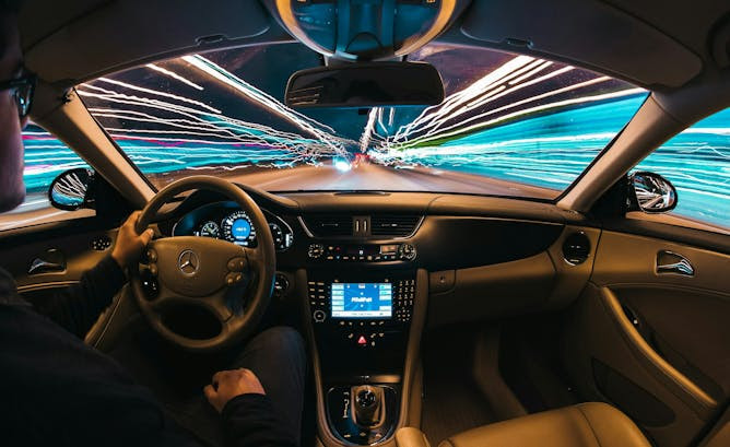 Mejorar los autos autónomos imitando al cerebro humano
