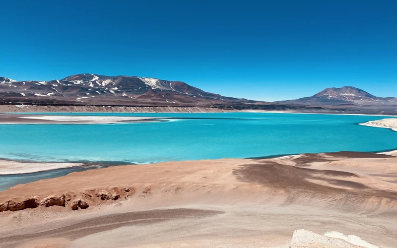 Las lagunas de colores de los Seismiles en la punta argentina