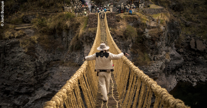 Q’eswachaka, el último puente inca, hecho con sogas, que se renueva cada año sobre el río Apurímac