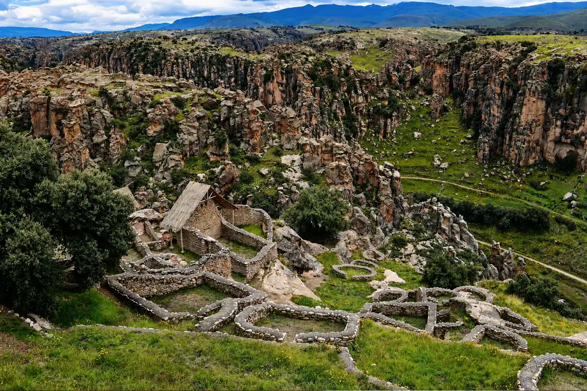 T’aqrachullo, la “fortaleza perdida” de los incas, cerca de Cusco que es más grande que Machu Picchu