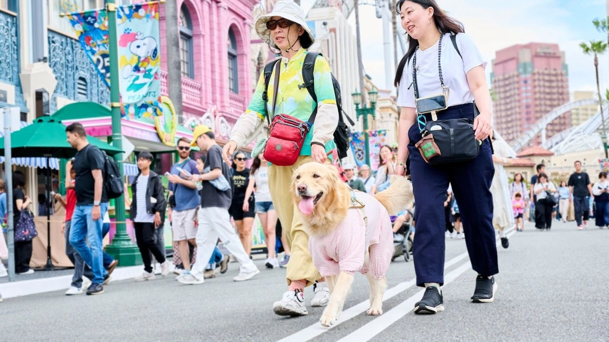 Universal Studios Japan suma un dispositivo wearable que da autonomía a los visitantes con discapacidades visuales